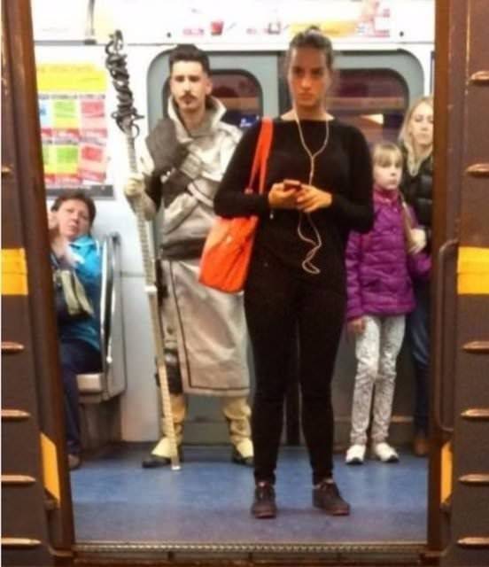 Metroda ilginç görüntü! Bu kadarı da 'pes' dedirtti! - 22