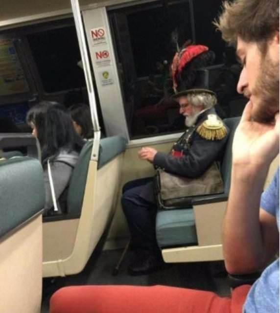 Metroda ilginç görüntü! Bu kadarı da 'pes' dedirtti! - 23