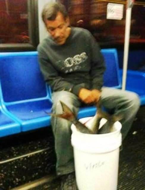 Metroda ilginç görüntü! Bu kadarı da 'pes' dedirtti! - 32