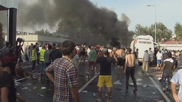 Macaristan polisi mültecilere saldırdı - 944