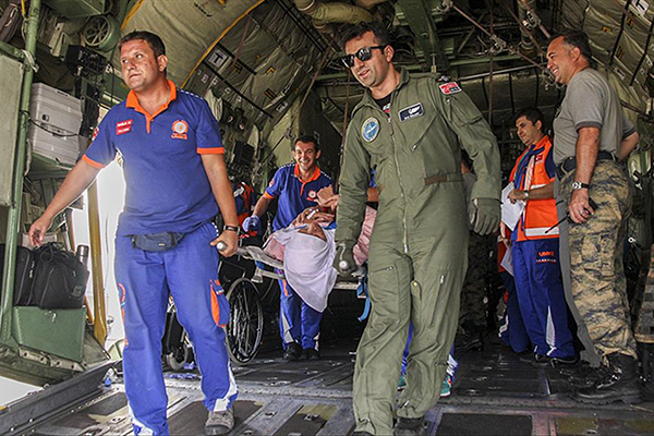 Yaralı ve hasta hacılar yurda getirildi - 1