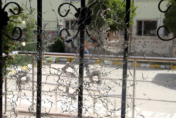 Van'da okula bombalı ve tüfekli saldırı - 3