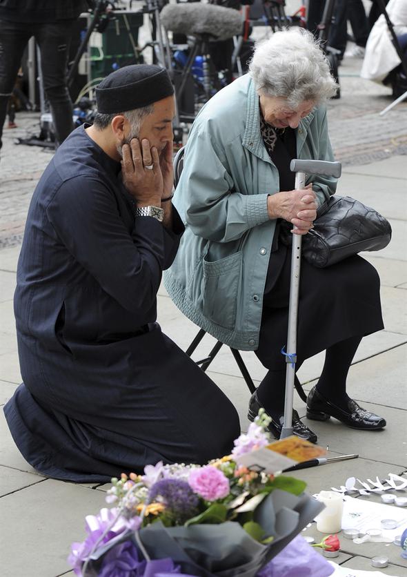 Manchester saldırısında dikkat çeken kare - 880