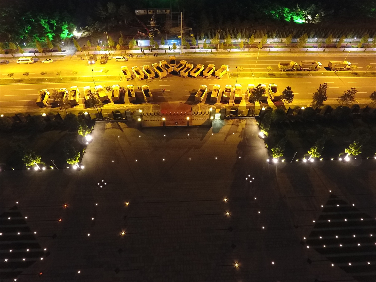 Kamyoncular Külliye'nin önüne böyle park etti - 1