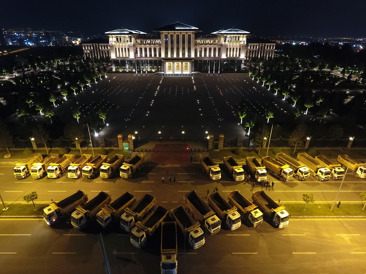 Kamyoncular Külliye'nin önüne böyle park etti - 2