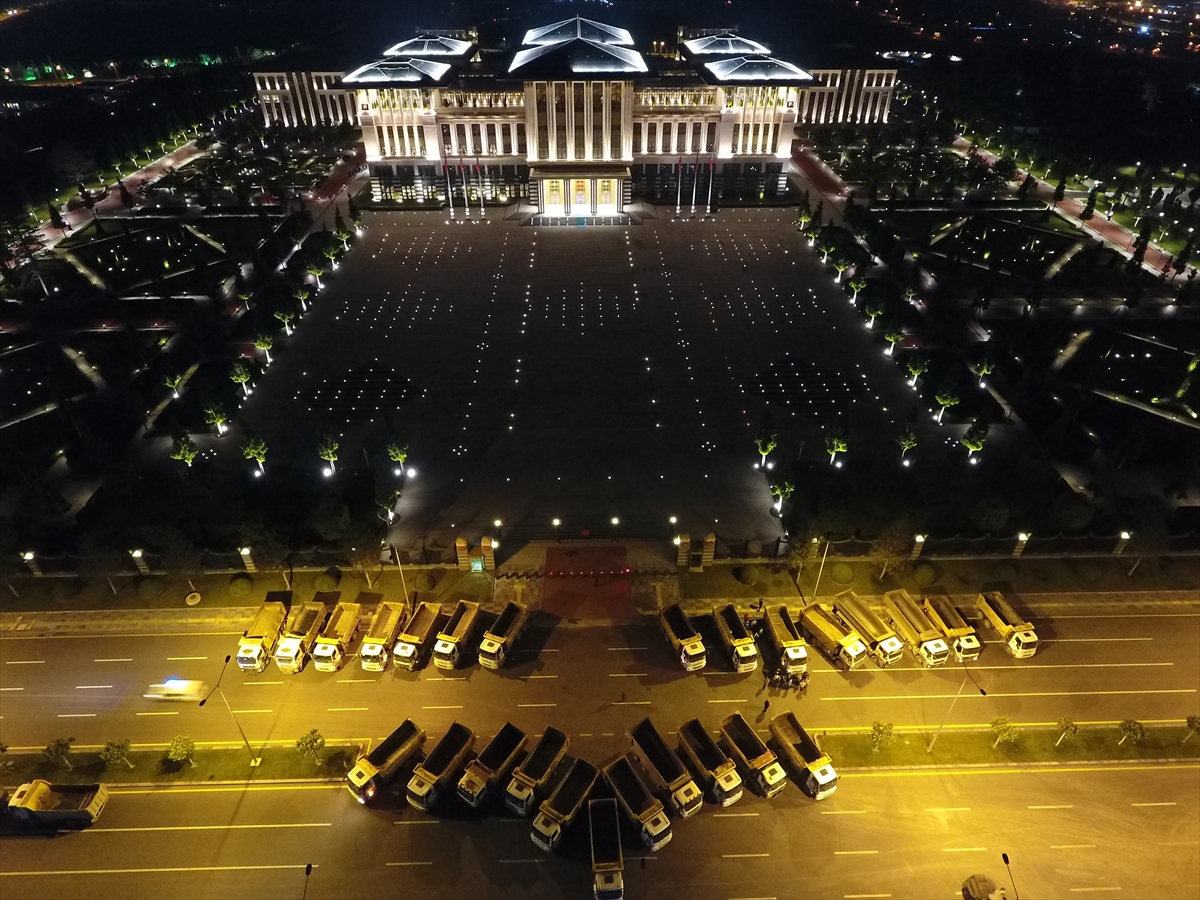 Kamyoncular Külliye'nin önüne böyle park etti - 3