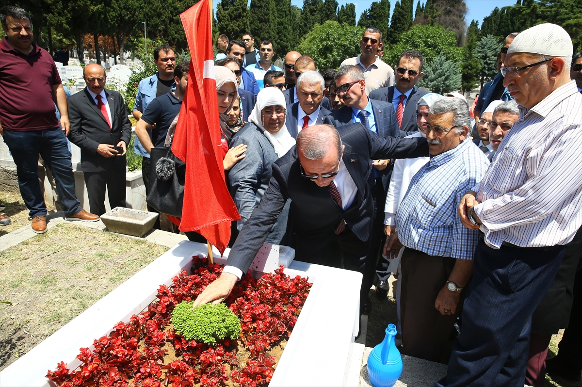 Erdoğan ve Yıldırım 15 Temmuz şehitliğine ziyaret - 895