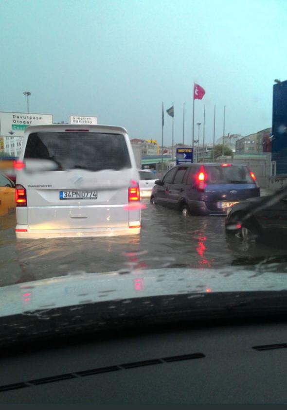 İstanbul'u yağmur vurdu! İşte fotoğraflar! - 16
