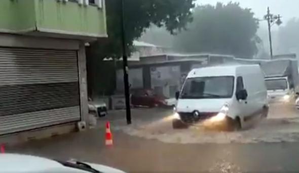 İstanbul'u yağmur vurdu! İşte fotoğraflar! - 22