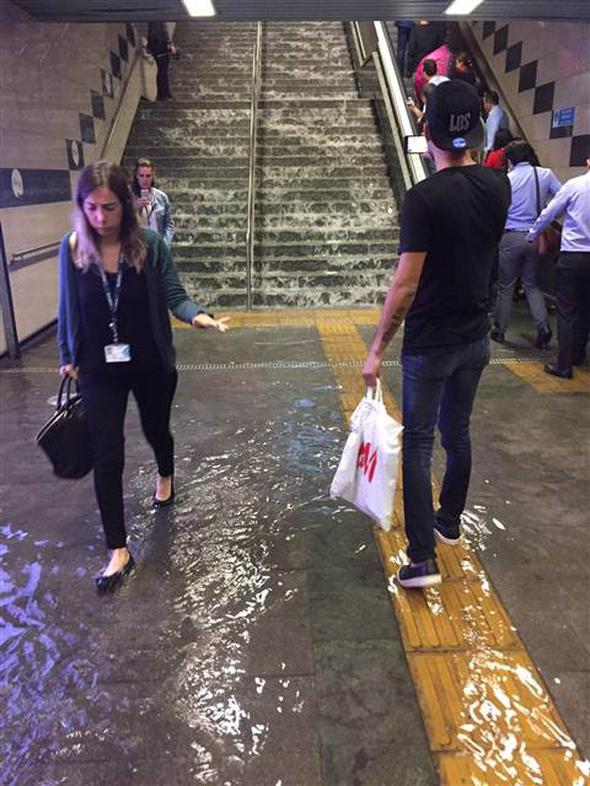 İstanbul'u yağmur vurdu! İşte fotoğraflar! - 2