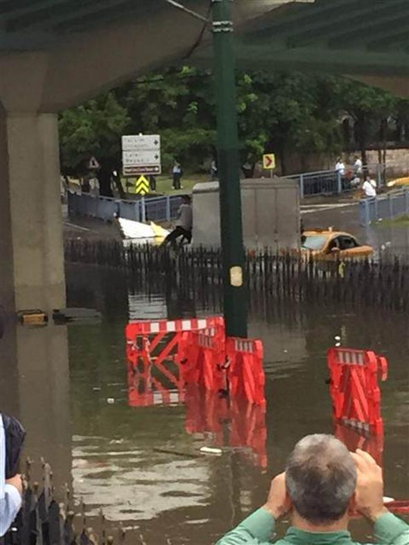İstanbul'u yağmur vurdu! İşte fotoğraflar! - 29