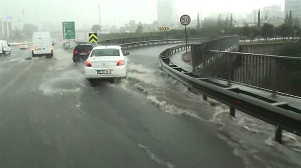 İstanbul'u yağmur vurdu! İşte fotoğraflar! - 35