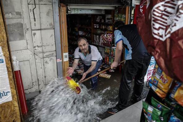 İstanbul'u yağmur vurdu! İşte fotoğraflar! - 32