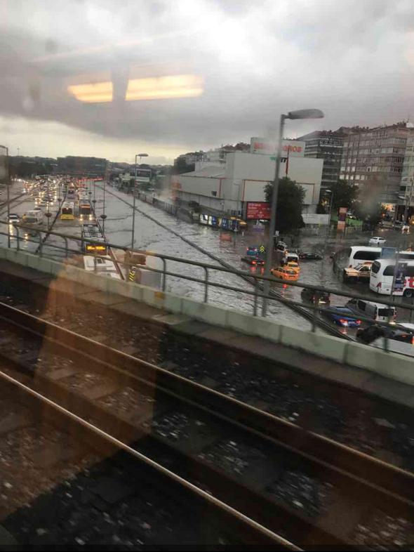 İstanbul'u yağmur vurdu! İşte fotoğraflar! - 28