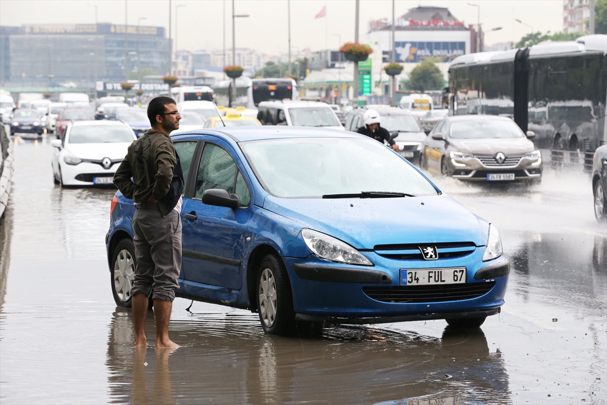 İstanbul'u yağmur vurdu! İşte fotoğraflar! - 739