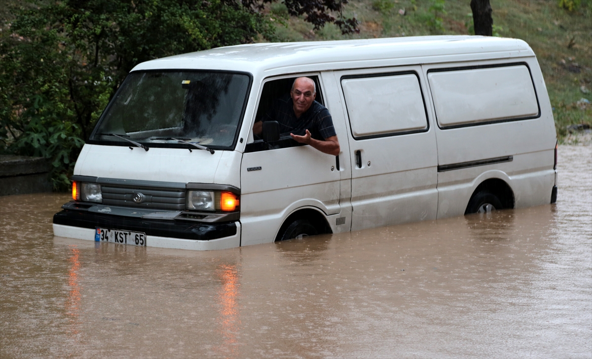 İstanbul'u yağmur vurdu! İşte fotoğraflar! - 643
