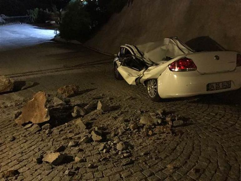 Bodrum'da deprem sonrasında deniz yükseldi, araçlar sürüklendi! - 1