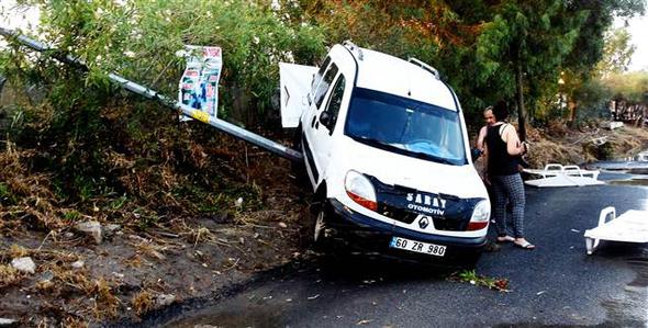 Bodrum'da deprem sonrasında deniz yükseldi, araçlar sürüklendi! - 789