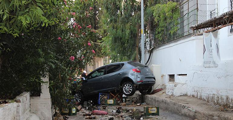 Bodrum'da deprem sonrasında deniz yükseldi, araçlar sürüklendi! - 705