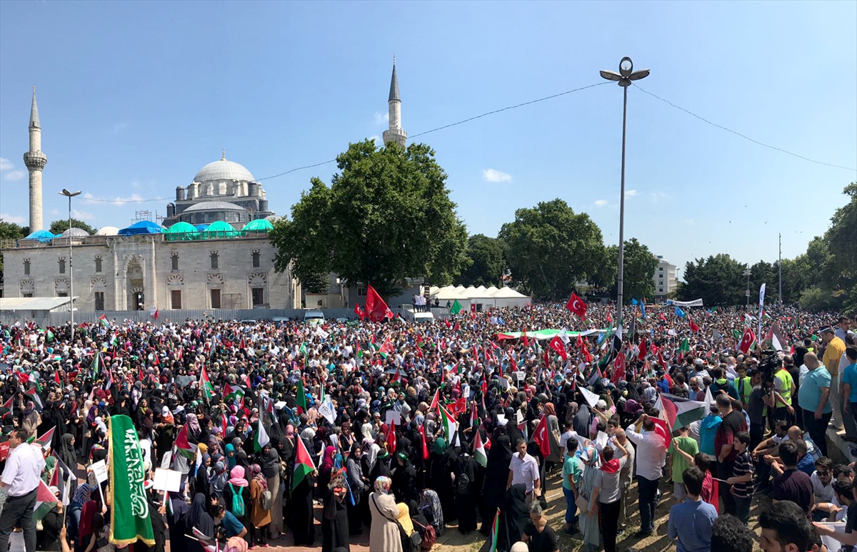İsrail Beyazıt Meydanı'nda protesto edildi! - 1