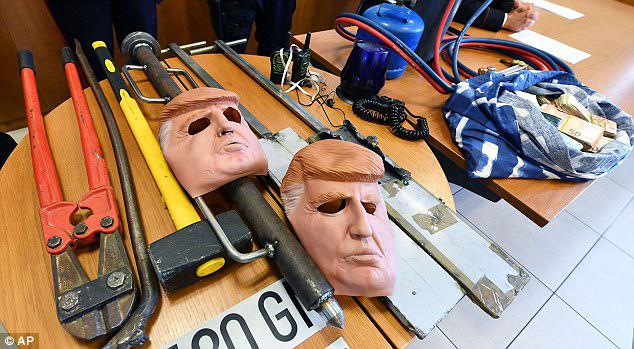 'Trump' maskesi ile soygun yaptılar - 4