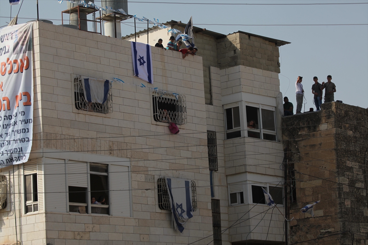 Yahudi yerleşimciler Filistinlilere ait bir binaya el koydu - 570