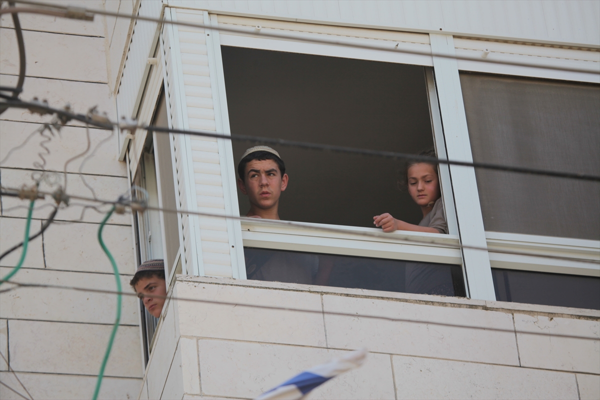 Yahudi yerleşimciler Filistinlilere ait bir binaya el koydu - 509