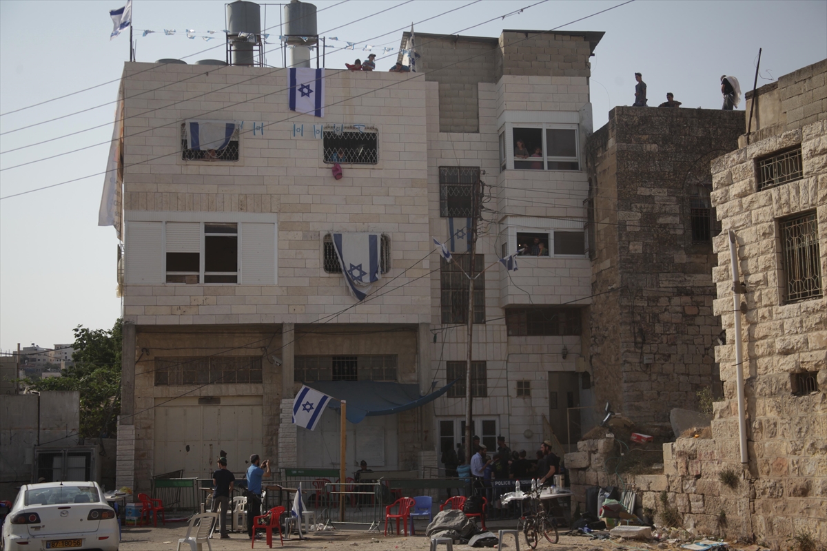 Yahudi yerleşimciler Filistinlilere ait bir binaya el koydu - 583