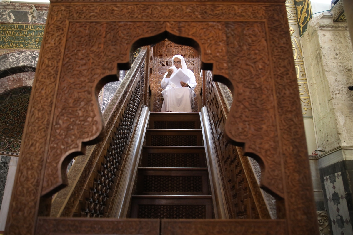 İsrail geri adım attıktan sonra Mescid-i Aksa'da ilk cuma - 0