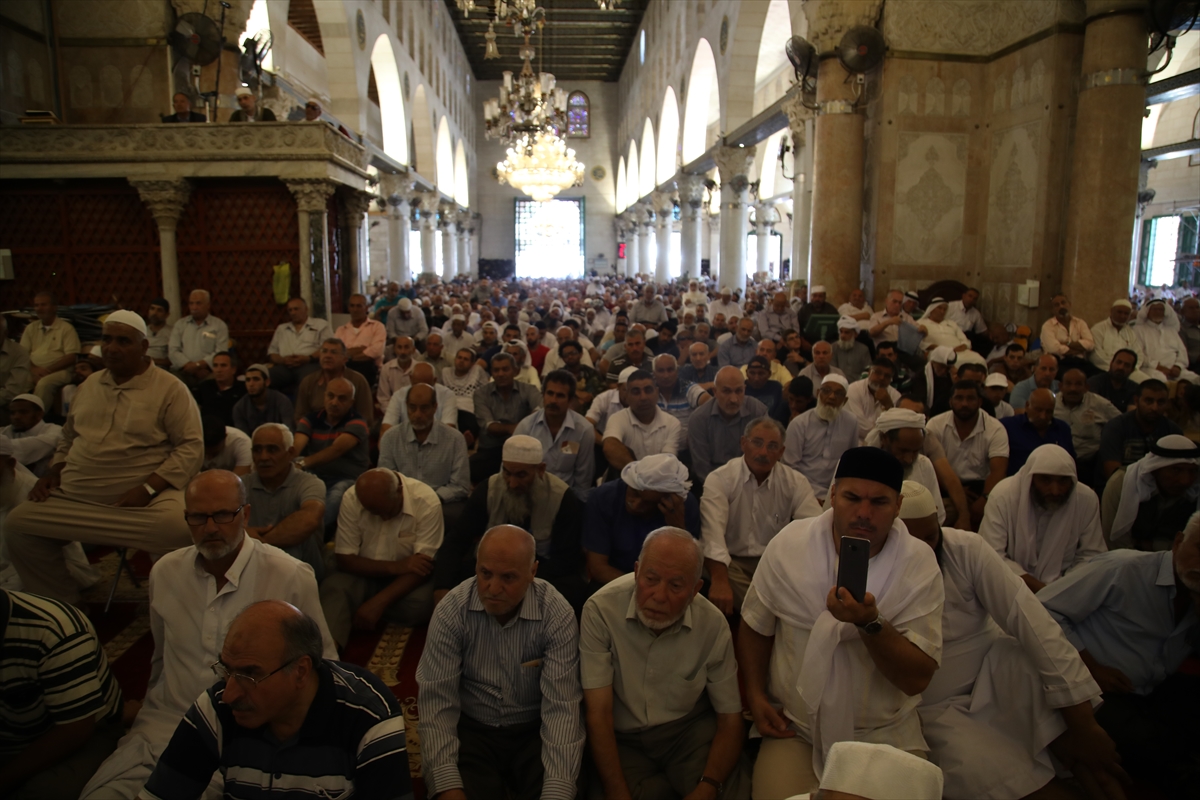 İsrail geri adım attıktan sonra Mescid-i Aksa'da ilk cuma - 0