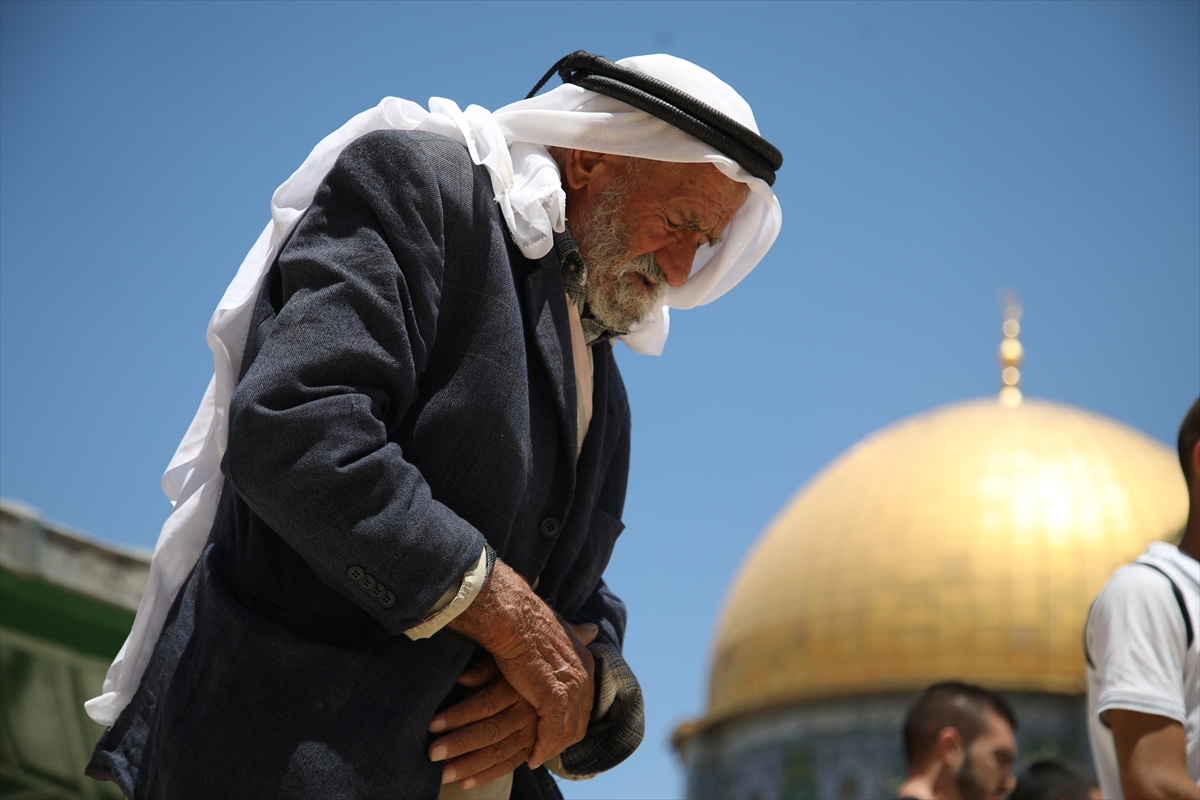 İsrail geri adım attıktan sonra Mescid-i Aksa'da ilk cuma - 0