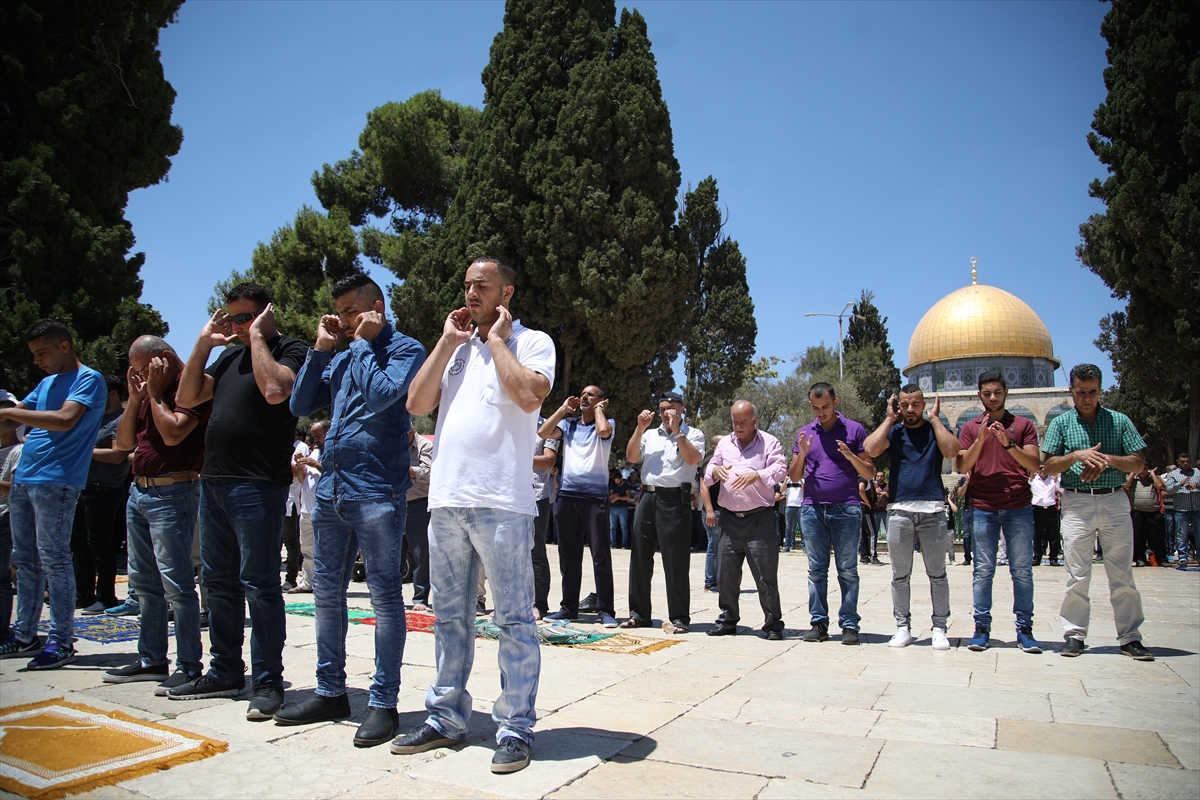 İsrail geri adım attıktan sonra Mescid-i Aksa'da ilk cuma - 0