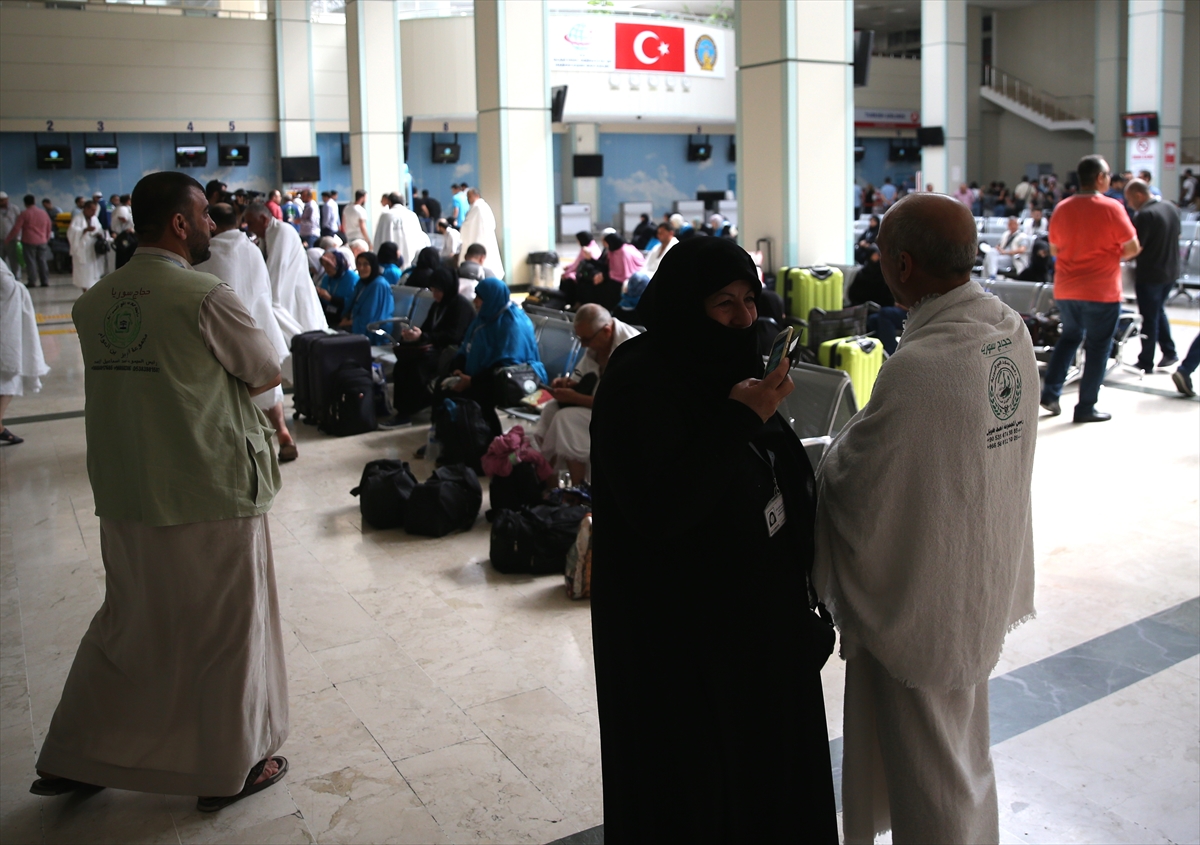 Suriyeli hacılar, Türkiye'den hacca gitti - 0
