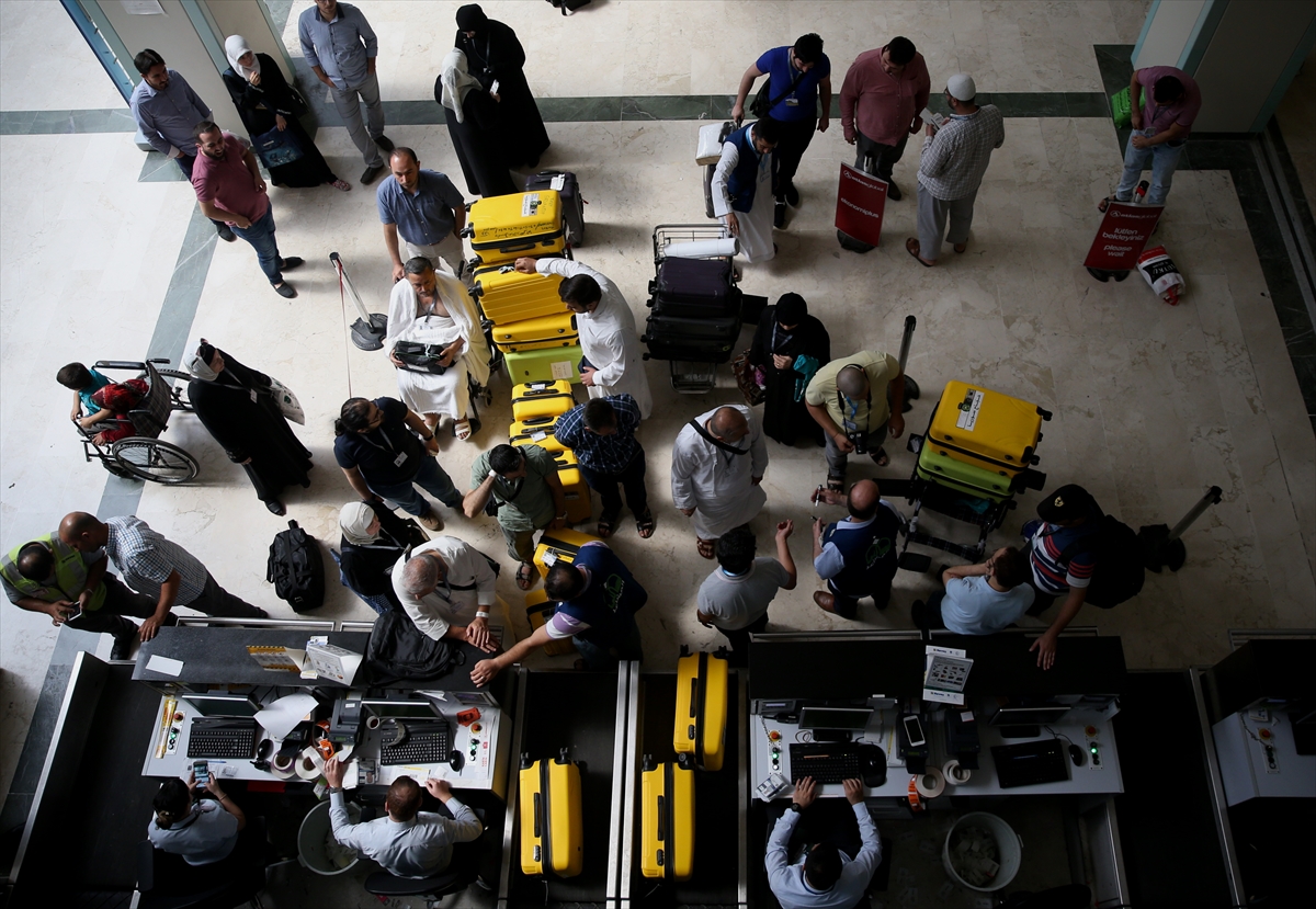 Suriyeli hacılar, Türkiye'den hacca gitti - 0