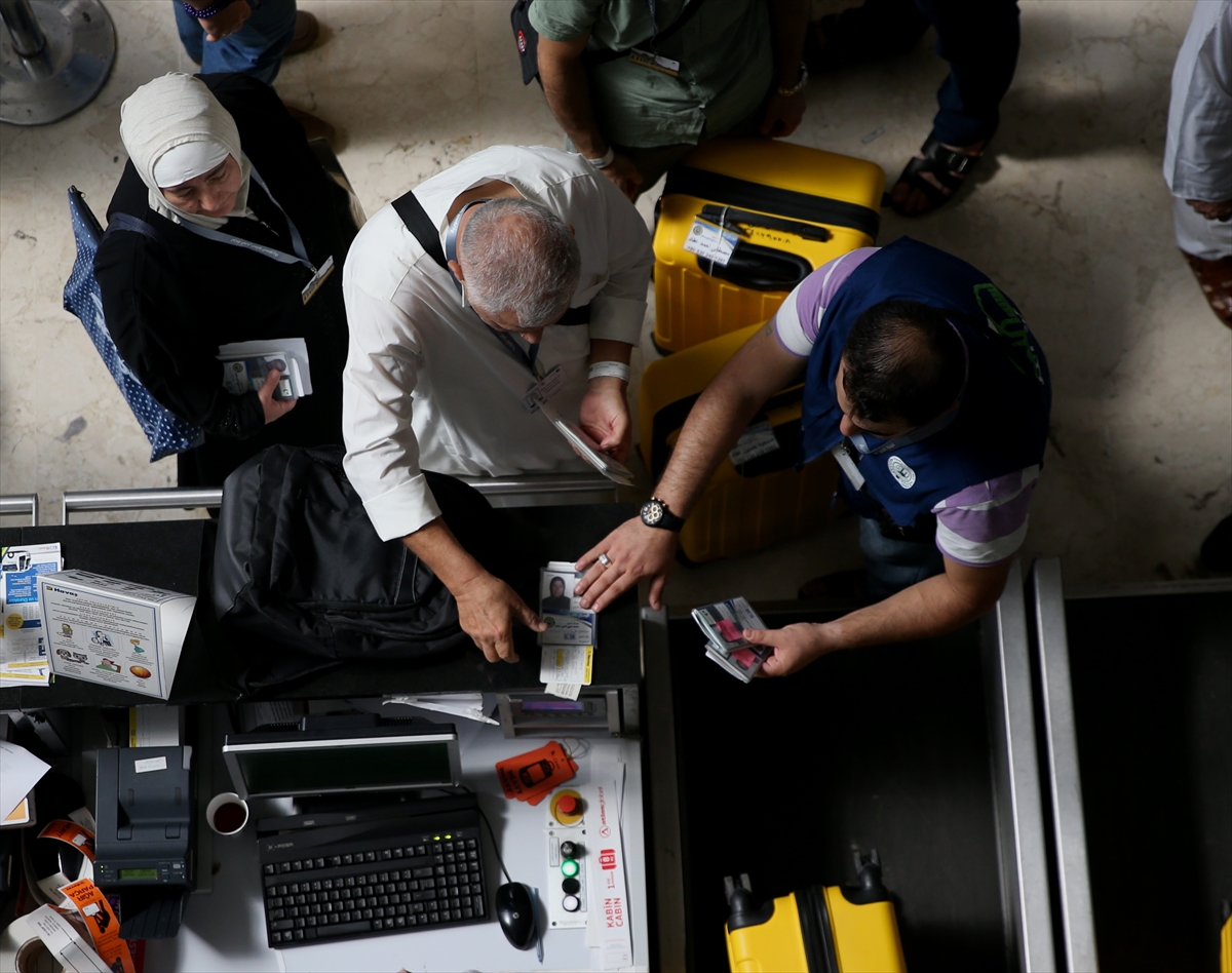 Suriyeli hacılar, Türkiye'den hacca gitti - 0