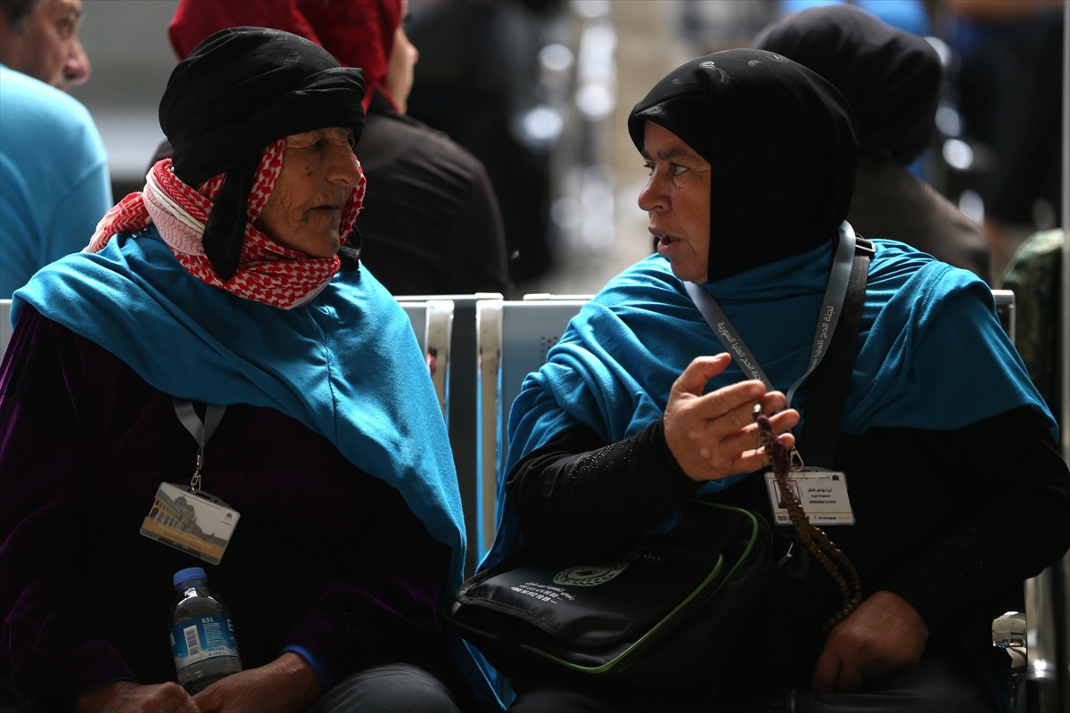 Suriyeli hacılar, Türkiye'den hacca gitti - 0