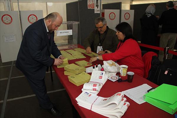 Avrupa'daki Türkler sandık başında - 1