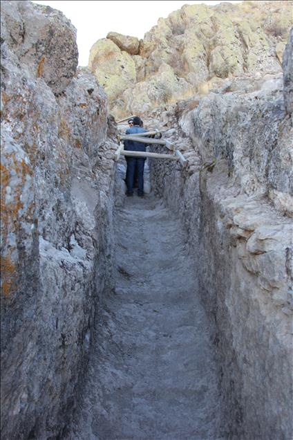 Tarihi kalede 4 bin yıllık 'gizli geçit' bulundu - 2
