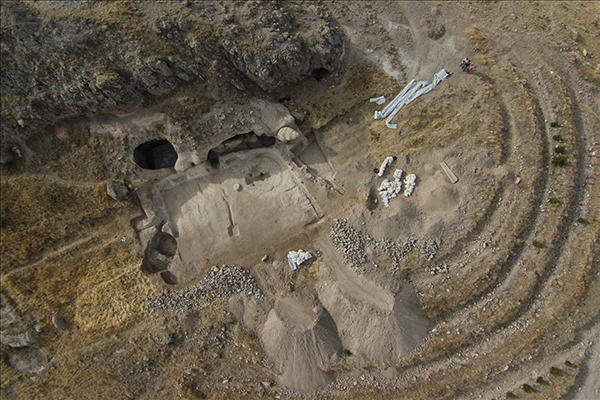 Tarihi kalede 4 bin yıllık 'gizli geçit' bulundu - 5