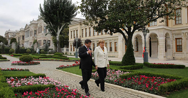 Davutoğlu Merkel'e İstanbul'u anlattı - 2