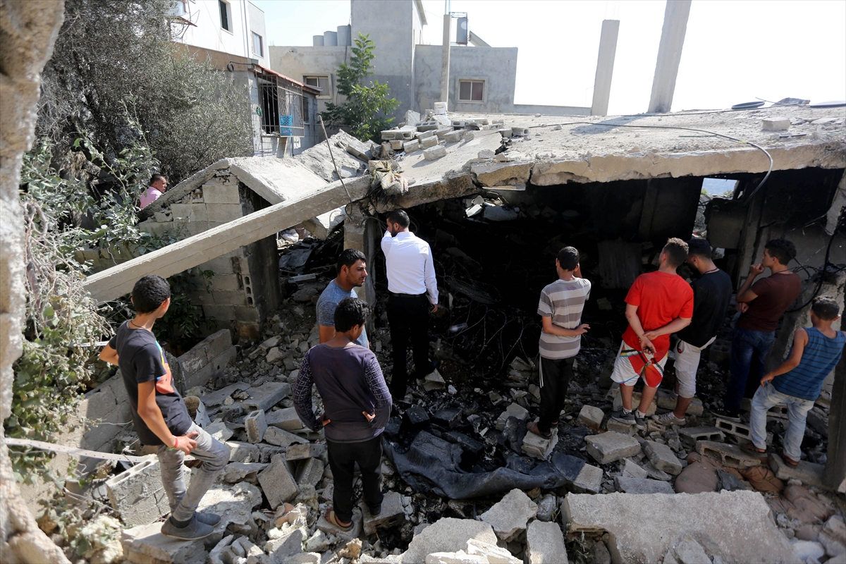 İsrail Filistinli ailenin evini yıktı - 0