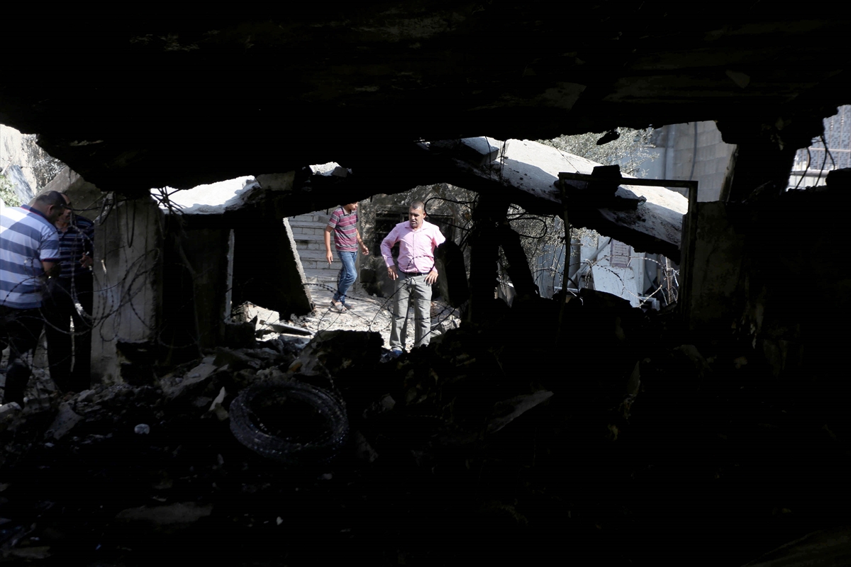 İsrail Filistinli ailenin evini yıktı - 0