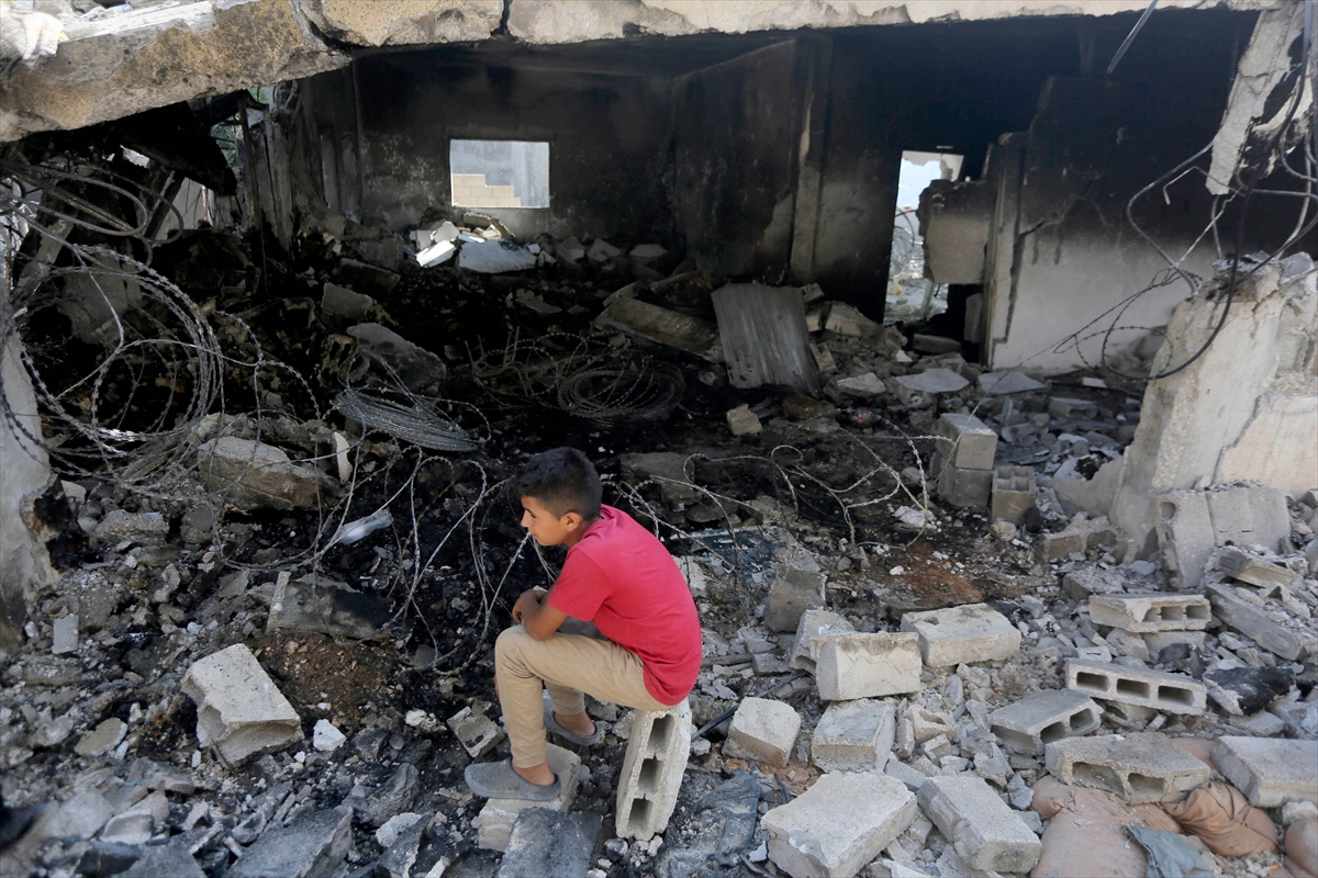 İsrail Filistinli ailenin evini yıktı - 0