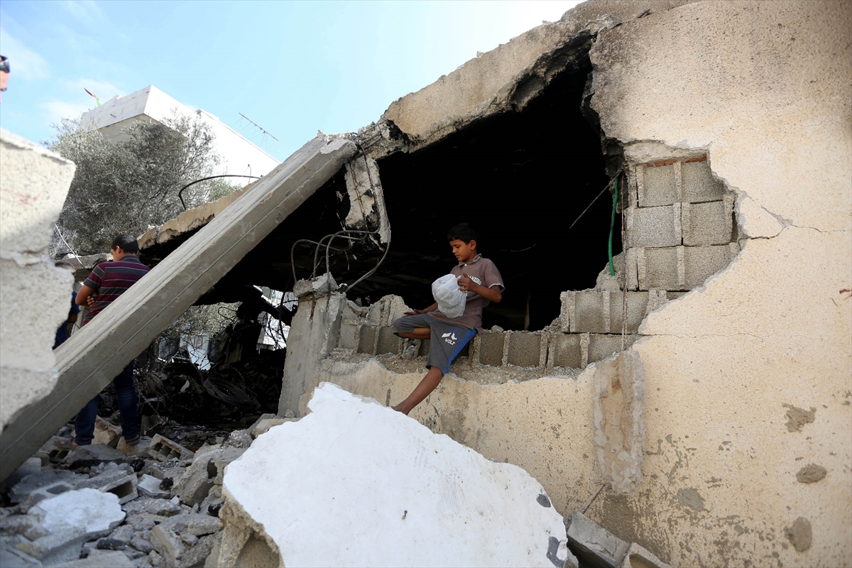 İsrail Filistinli ailenin evini yıktı - 0