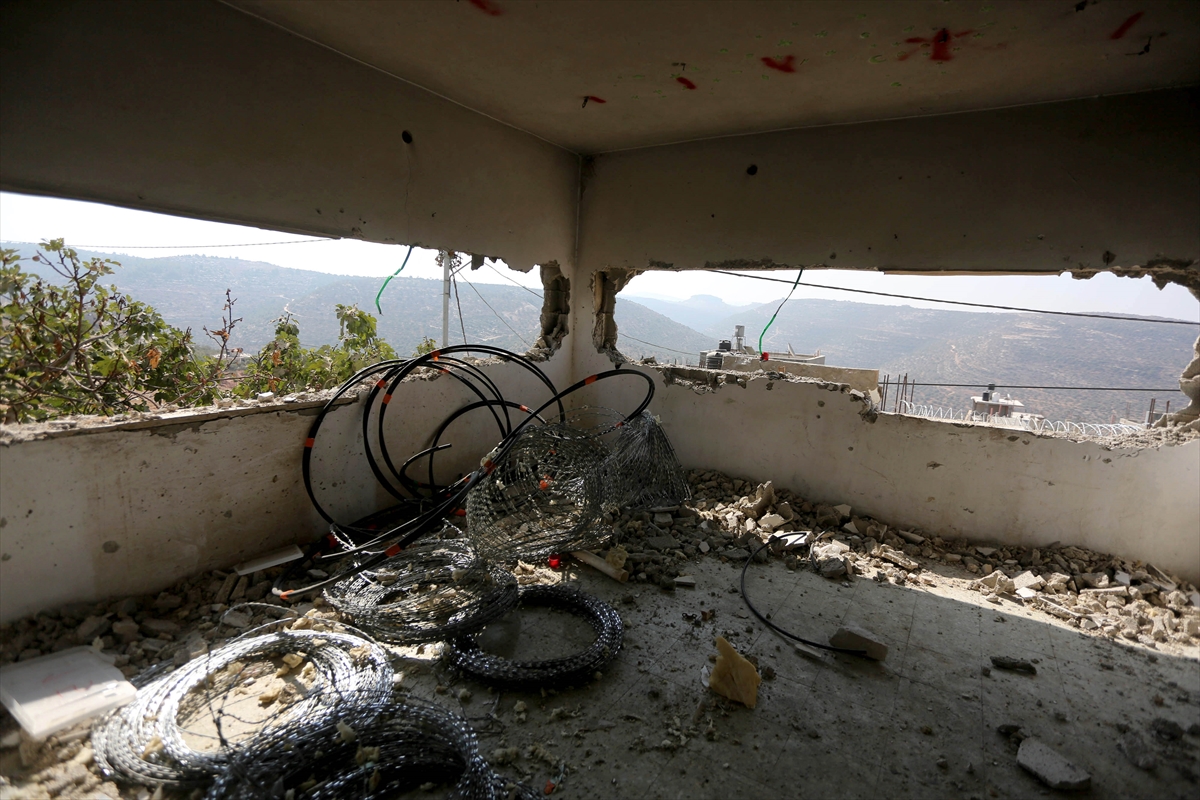 İsrail Filistinli ailenin evini yıktı - 0