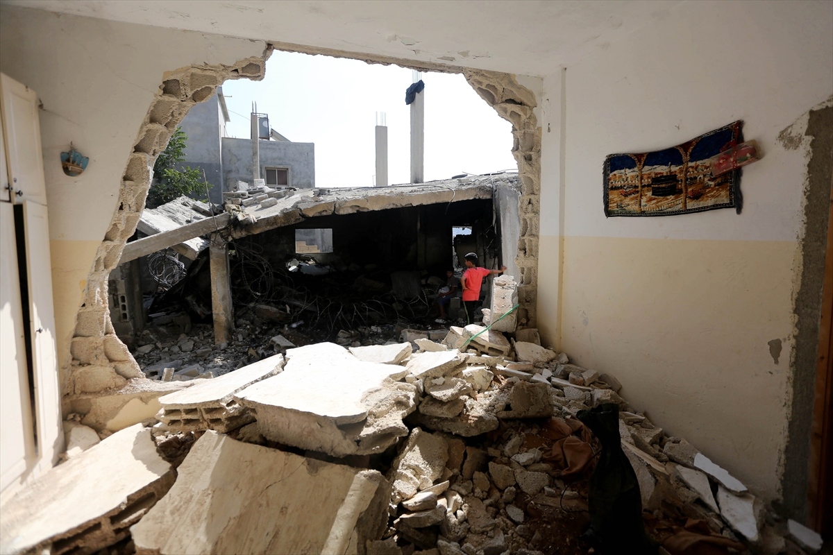 İsrail Filistinli ailenin evini yıktı - 0