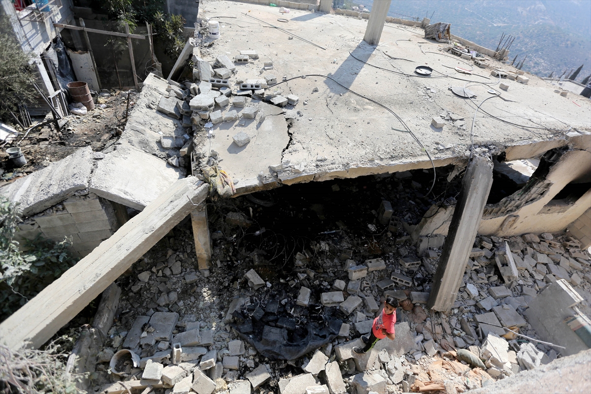 İsrail Filistinli ailenin evini yıktı - 0