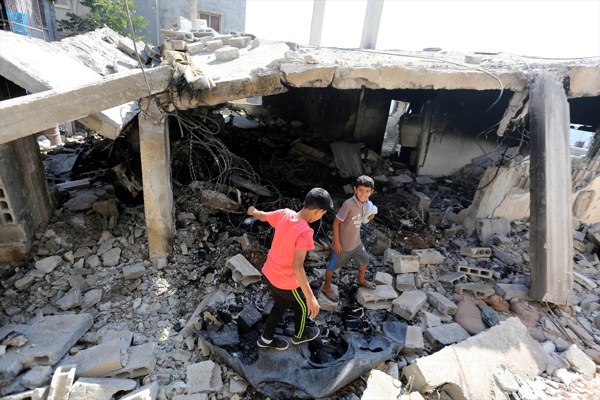 İsrail Filistinli ailenin evini yıktı - 0