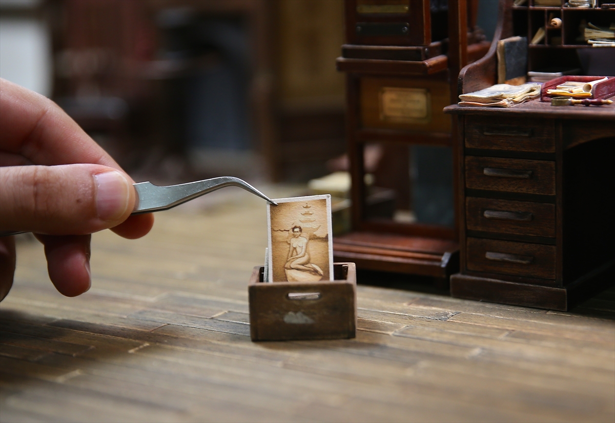 Iraklı sanatçının 'avuç içine' sığan eserleri - 7