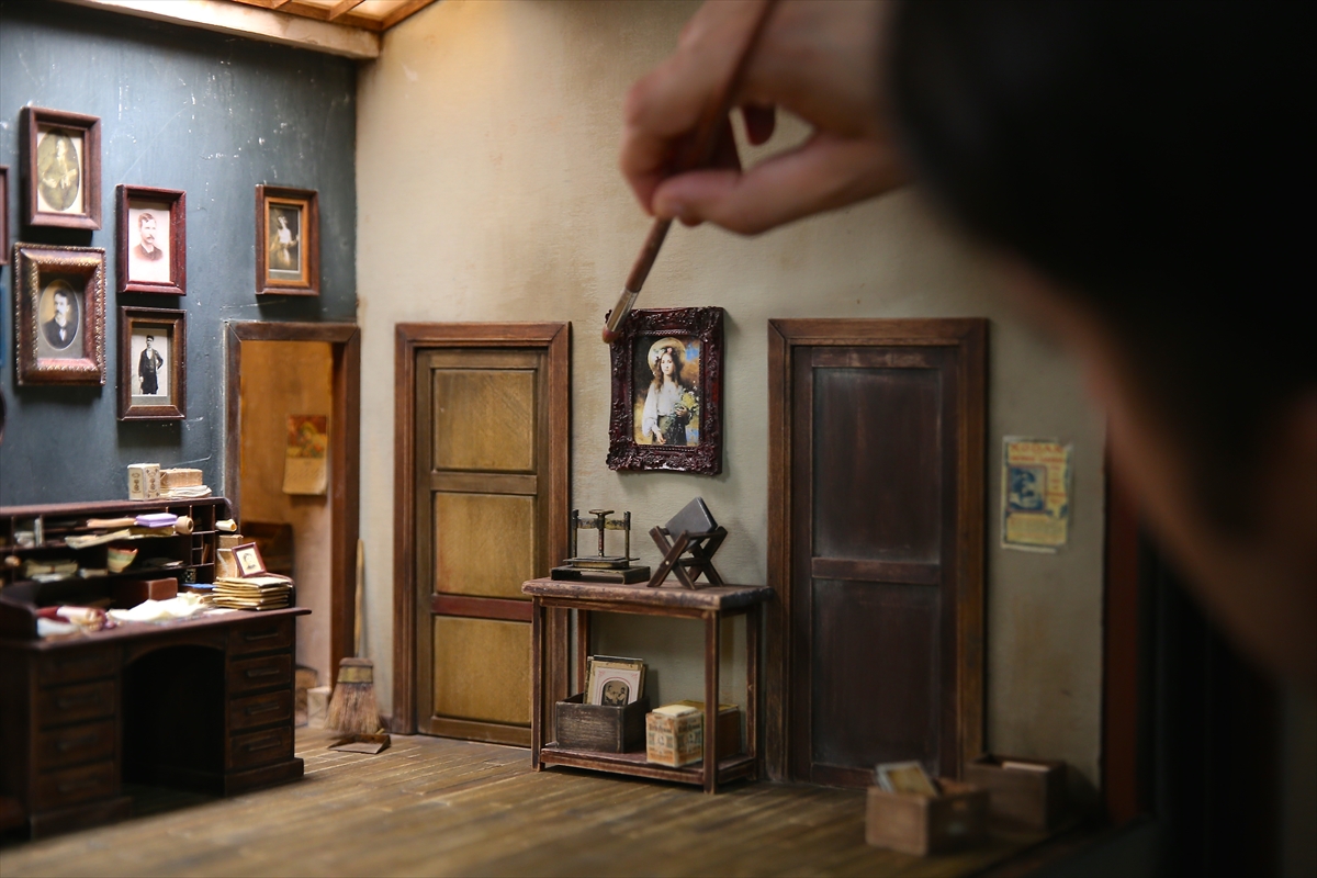 Iraklı sanatçının 'avuç içine' sığan eserleri - 9